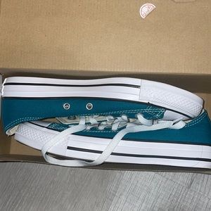 Brand new never worn converses